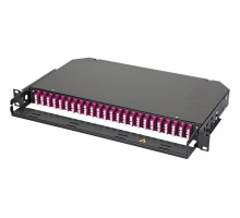 Комм. панель ВО Eurolan 47C-24, 1HU, портов: 24 LC/UPC (Quadro) OM4, установлено адаптеров: 6невыдвижная, прямая, орг-йзер: предустановлен, цвет: чёрн